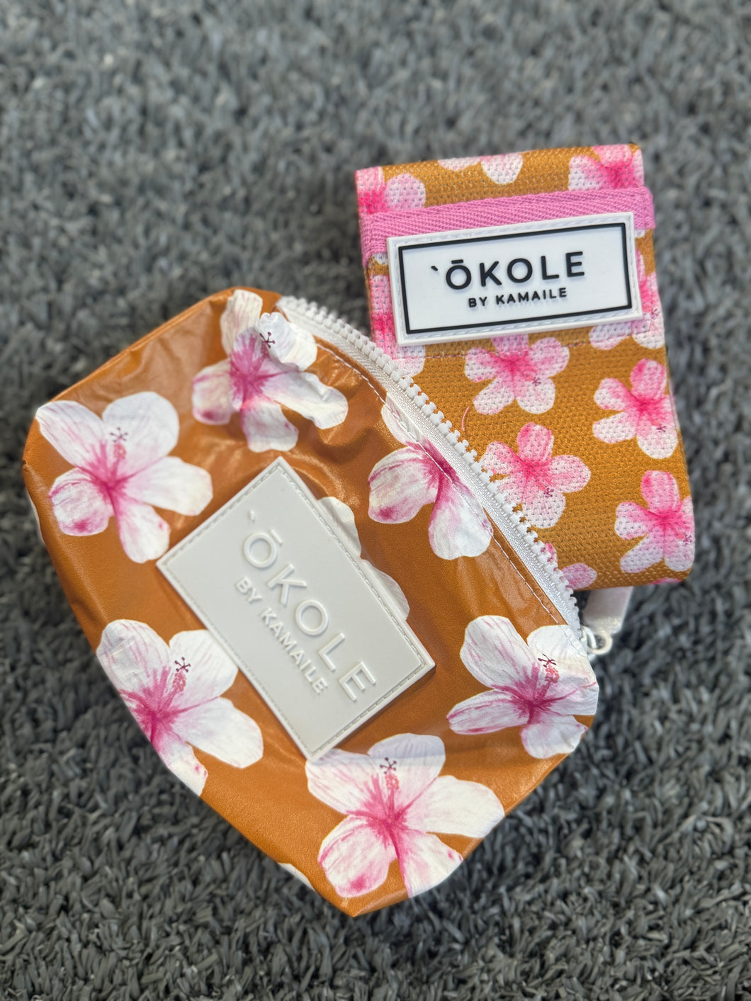 Hibiscus `Ōkole Band and Pouch Bundle