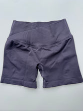 Load image into Gallery viewer, Contour Scrunch Shorts
