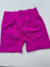 Load image into Gallery viewer, Contour Scrunch Shorts
