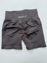 Load image into Gallery viewer, Contour Scrunch Shorts
