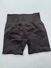 Load image into Gallery viewer, Contour Scrunch Shorts
