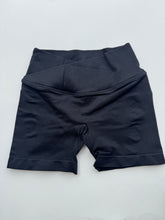 Load image into Gallery viewer, Contour Scrunch Shorts

